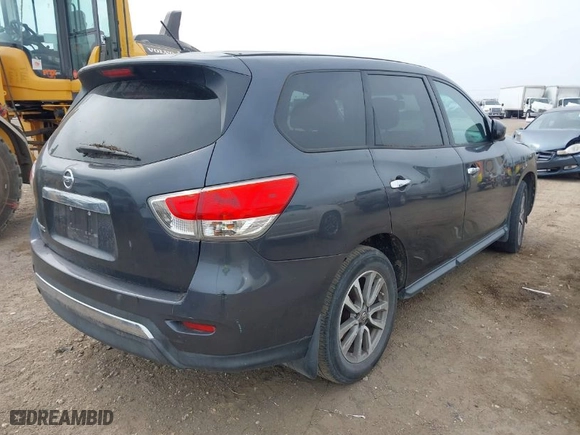 2014 Nissan Pathfinder S with VIN 5N1AR2MN2EC697622, listed as a IAAI auction lot 41561399 with 142,289 mi miles. Bid and sale history available at carsss.com. Image 4.