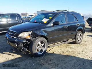 2006 Kia Sorento LX with VIN KNDJD733X65646021, listed as a IAAI auction lot 41622685 with 137,684 mi miles. Bid and sale history available at carsss.com. Image 2.