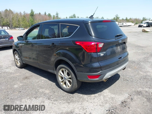 2019 Ford Escape SE z VIN 1FMCU9GD4KUA83745, wystawiony jako IAAI lot #42148855 z przebiegiem 101 592 mil mil oraz . Historia ofert i sprzedaży dostępna na DreamBid. Obrazek 3.
