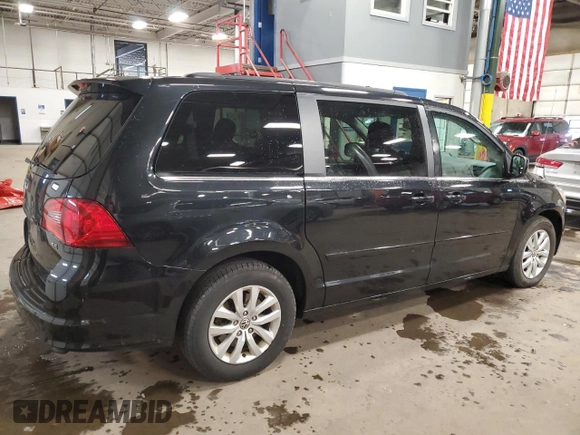 2014 Volkswagen Routan SE with VIN 2C4RVABG5ER135352, listed as a Copart auction lot 51677515 with 136,833 mi miles and Clean title. Bid and sale history available at DreamBid. Image 3.