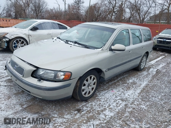 2001 Volvo V70 with VIN YV1SW61R412116714, listed as a IAAI auction lot 41241427 with 133,812 mi miles. Bid and sale history available at carsss.com. Image 17.