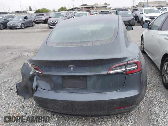 2023 Tesla Model 3 z VIN 5YJ3E1EAXPF403095, wystawiony jako IAAI lot #42151764 z przebiegiem 17 872 mil mil oraz . Historia ofert i sprzedaży dostępna na DreamBid. Obrazek 16.