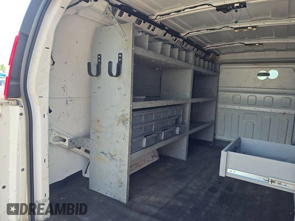 2021 Chevrolet Express Cargo z VIN 1GCWGAFPXM1166123, wystawiony jako IAAI lot #42566386 z przebiegiem 112 553 mil mil oraz . Historia ofert i sprzedaży dostępna na DreamBid. Obrazek 27.