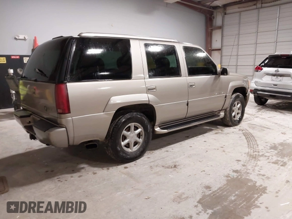 1999 Cadillac Escalade z VIN 1GYEK13RXXR413480, wystawiony jako IAAI lot #41552688 z przebiegiem 214 501 mil mil oraz . Historia ofert i sprzedaży dostępna na DreamBid. Obrazek 4.