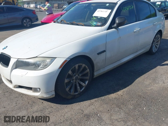 2011 BMW 3 Series 328i xDrive z VIN WBAPK5C57BA654470, wystawiony jako IAAI lot #42361357 z przebiegiem 124 205 mil mil oraz . Historia ofert i sprzedaży dostępna na DreamBid. Obrazek 2.