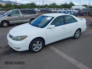 2002 Toyota Camry LE z VIN JTDBE32K020030113, wystawiony jako IAAI lot #41210452 z przebiegiem 190 486 mil mil oraz . Historia ofert i sprzedaży dostępna na DreamBid. Obrazek 2.