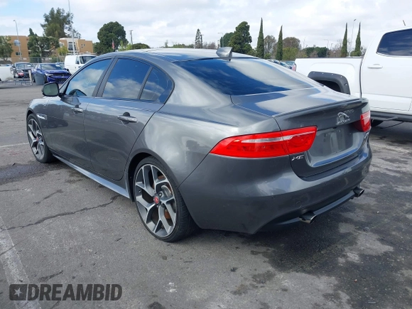 2017 Jaguar XE 35t R-Sport z VIN SAJAL4BV9HCP10649, wystawiony jako IAAI lot #41533051 z przebiegiem 59 431 mil mil oraz . Historia ofert i sprzedaży dostępna na DreamBid. Obrazek 3.