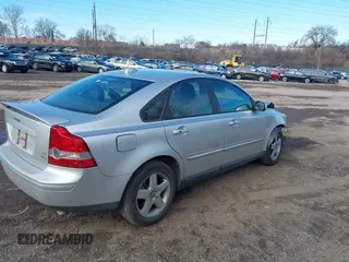 2007 Volvo S40 2.5L Turbo with VIN YV1MH682872286398, listed as a IAAI auction lot 41585184 with 71,494 mi miles. Bid and sale history available at carsss.com. Image 4.