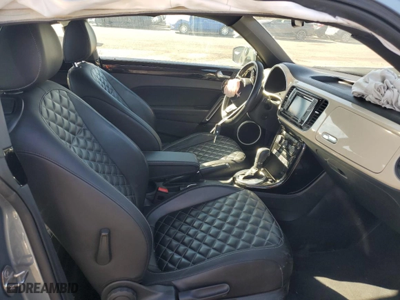 2019 Volkswagen Beetle S with VIN 3VWFD7ATXKM712061, listed as a Copart auction lot 77270304 with 0 mi miles and Salvage Title. Bid and sale history available at carsss.com. Image 10.