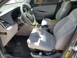 2018 Hyundai Tucson SEL z VIN KM8J3CA44JU598243, wystawiony jako Copart lot #57309325 z przebiegiem 126 798 mil mil oraz Tytuł czysty. Historia ofert i sprzedaży dostępna na DreamBid. Obrazek 7.