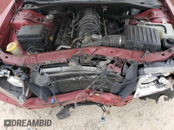 2008 Chrysler 300 C Hemi z VIN 2C3KA63HX8H281729, wystawiony jako Copart lot #51831955 z przebiegiem 217 551 mil mil oraz Szkoda całkowita • Salvage title. Historia ofert i sprzedaży dostępna na DreamBid. Obrazek 13.