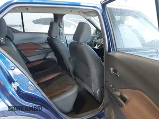 2019 Nissan Kicks SV z VIN 3N1CP5CU9KL518895, wystawiony jako IAAI lot #41341193 z przebiegiem 42 971 mil mil oraz . Historia ofert i sprzedaży dostępna na DreamBid. Obrazek 8.