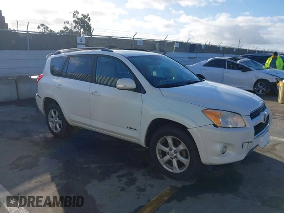 2011 Toyota RAV4 Ltd with VIN 2T3YF4DV5BW095202, listed as a IAAI auction lot 41732448 with 152,257 mi miles. Bid and sale history available at carsss.com. Image 1.