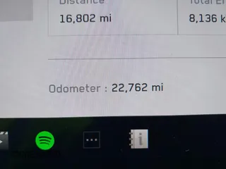 2024 Tesla Cybertruck z VIN 7G2CEHED8RA019428, wystawiony jako IAAI lot #41918480 z przebiegiem 22 762 mil mil oraz . Historia ofert i sprzedaży dostępna na DreamBid. Obrazek 7.