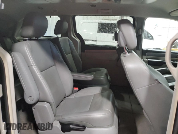 2014 Volkswagen Routan SE with VIN 2C4RVABG1ER134618, listed as a Copart auction lot 81744564 with 121,136 mi miles and Salvage title. Bid and sale history available at DreamBid. Image 11.