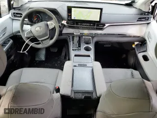 2025 Toyota Sienna XLE with VIN 5TDYRKEC2SS235037, listed as a Copart auction lot 42732585 with 2,347 mi miles and Salvage Title. Bid and sale history available at carsss.com. Image 8.