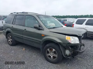 2006 Honda Pilot EX-L with VIN 5FNYF18776B011211, listed as a IAAI auction lot 39555749 with 295,998 mi miles and . Bid and sale history available at carsss.com. Image 1.