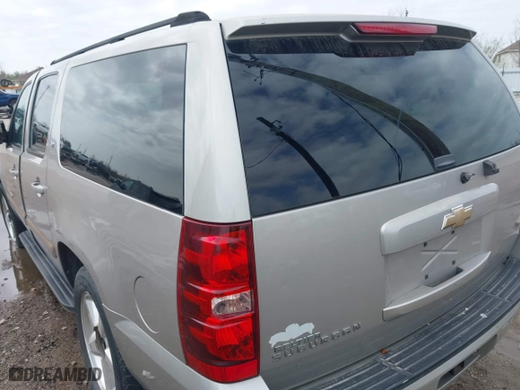 2007 Chevrolet Suburban LT with VIN 3GNFC16J37G135171, listed as a IAAI auction lot 41672943 with 1 mi miles. Bid and sale history available at carsss.com. Image 3.