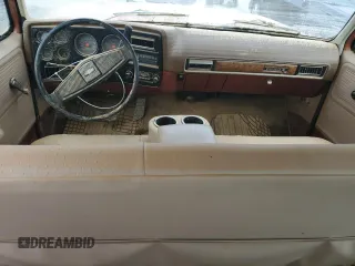 1977 Chevrolet Suburban z VIN CCL167F144344, wystawiony jako Copart lot #78394504 z przebiegiem 73 322 mil mil oraz Szkoda całkowita • Salvage title. Historia ofert i sprzedaży dostępna na DreamBid. Obrazek 8.