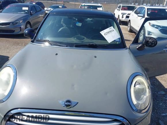 2015 MINI Hardtop 4 Door with VIN WMWXS5C55FT833925, listed as a IAAI auction lot 42505034 with 89,521 mi miles and . Bid and sale history available at DreamBid. Image 6.