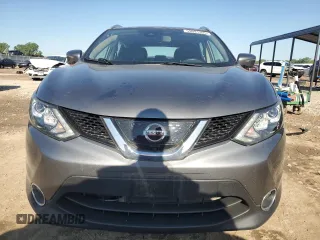 2017 Nissan Rogue SV with VIN JN1BJ1CR5HW135847, listed as a Copart auction lot 59091395 with 75,509 mi miles and Salvage title. Bid and sale history available at DreamBid. Image 5.