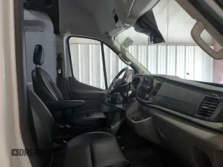 2022 Ford Transit Cargo z VIN 1FTBR3X87NKA83224, wystawiony jako Copart lot #50586535 z przebiegiem 34 842 mil mil oraz Czysty tytuł • Clean title. Historia ofert i sprzedaży dostępna na DreamBid. Obrazek 11.