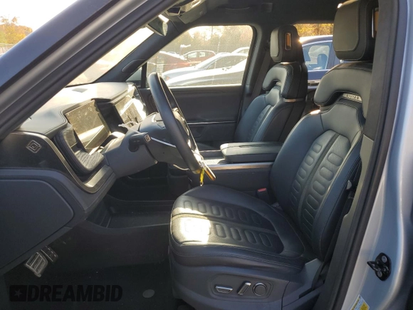 2022 Rivian R1T Launch Edition z VIN 7FCTGAAL6NN002704, wystawiony jako Copart lot #77913144 z przebiegiem 40 665 mil mil oraz Szkoda całkowita • Salvage title. Historia ofert i sprzedaży dostępna na DreamBid. Obrazek 7.