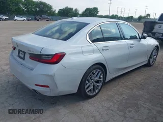 2025 BMW 3 Series 330i with VIN 3MW69CW03S8E96913, listed as a IAAI auction lot 41962302 with 13,154 mi miles and . Bid and sale history available at carsss.com. Image 4.