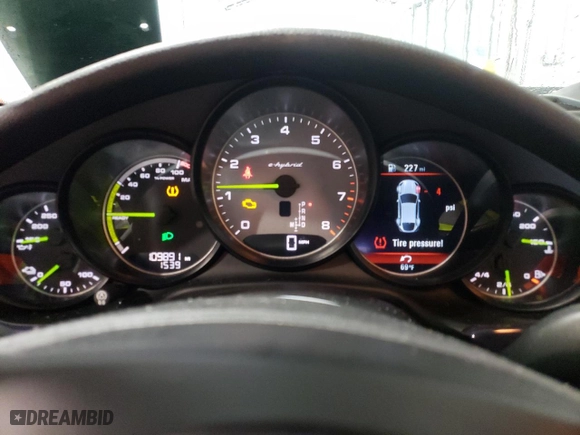 2014 Porsche Panamera S E-Hybrid with VIN WP0AD2A76EL044901, listed as a Copart auction lot 72330484 with 109,891 mi miles and Salvage Title. Bid and sale history available at carsss.com. Image 9.