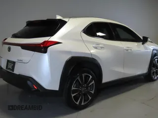 2019 Lexus UX 200 z VIN JTHY3JBH4K2014363, wystawiony jako Copart lot #58555715 z przebiegiem 92 751 mil mil oraz Szkody całkowita. Historia ofert i sprzedaży dostępna na DreamBid. Obrazek 3.