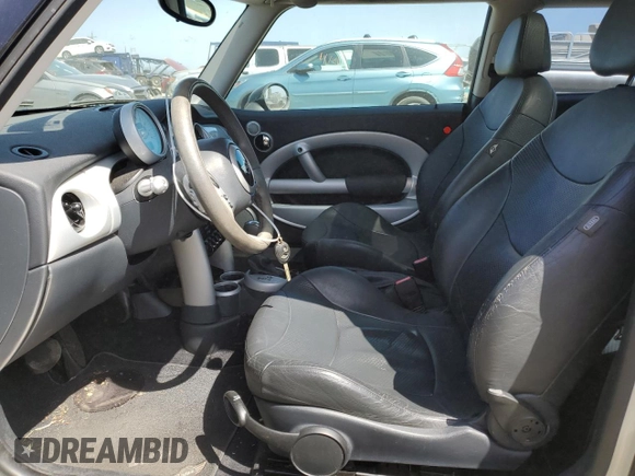 2003 MINI Hardtop с VIN WMWRC33453TJ52080, выставлен на аукционе Copart как лот 53992385 с пробегом 60 622 миль миль и Чистый • Clean title. История ставок и продаж доступна на DreamBid. Изображение 7.