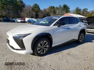 2024 Lexus RZ 450e Premium z VIN JTJAAAAB3RA026412, wystawiony jako Copart lot #83287004 z przebiegiem 906 mil mil oraz Szkody całkowita. Historia ofert i sprzedaży dostępna na DreamBid. Obrazek 1.