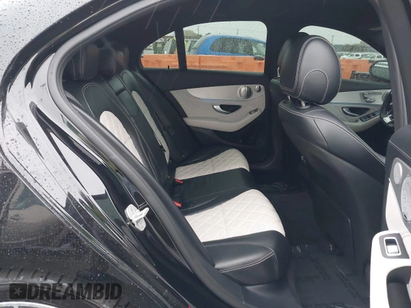 2016 Mercedes-Benz C 63 S AMG z VIN 55SWF8HB7GU101074, wystawiony jako IAAI lot #40732826 z przebiegiem 43 676 mil mil oraz . Historia ofert i sprzedaży dostępna na DreamBid. Obrazek 8.