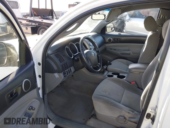 2006 Toyota Tacoma z VIN 5TETX22N46Z290264, wystawiony jako IAAI lot #41355676 z przebiegiem 359 050 mil mil oraz . Historia ofert i sprzedaży dostępna na DreamBid. Obrazek 5.