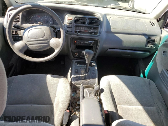 2000 Suzuki Vitara JX z VIN 2S3TD52V1Y6108459, wystawiony jako Copart lot #75526644 z przebiegiem 263 433 mil mil oraz Szkody całkowita. Historia ofert i sprzedaży dostępna na DreamBid. Obrazek 8.