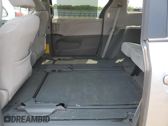 2015 Toyota Sienna LE AAS с VIN 5TDKK3DC2FS546152, выставлен на аукционе Copart как лот 59023215 с пробегом 78 583 миль миль и Списание • Salvage title. История ставок и продаж доступна на DreamBid. Изображение 11.