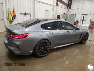 2022 BMW M8 Competition z VIN WBSGV0C02NCH36032, wystawiony jako Copart lot #45772865 z przebiegiem 33 647 mil mil oraz Szkoda całkowita • Salvage title. Historia ofert i sprzedaży dostępna na DreamBid. Obrazek 3.