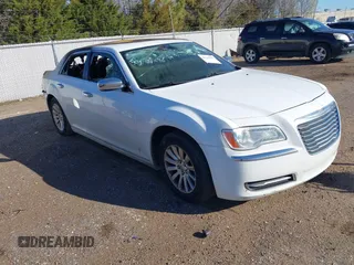 2013 Chrysler 300 z VIN 2C3CCAAG0DH600268, wystawiony jako IAAI lot #41741952 z przebiegiem Nie podano mil oraz . Historia ofert i sprzedaży dostępna na DreamBid. Obrazek 1.