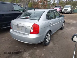 2006 Hyundai Accent GLS with VIN KMHCN46C46U012561, listed as a IAAI auction lot 41750609 with 286,770 mi miles. Bid and sale history available at carsss.com. Image 4.