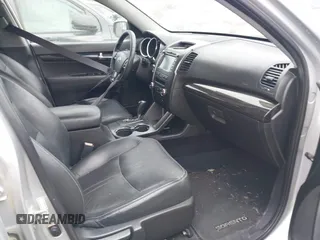 2011 Kia Sorento EX with VIN 5XYKU3A13BG032427, listed as a IAAI auction lot 41930043 with 301,883 mi miles. Bid and sale history available at carsss.com. Image 5.