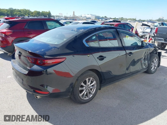 2021 Mazda 3 S z VIN JM1BPAAL4M1333238, wystawiony jako IAAI lot #40532801 z przebiegiem 33 538 mil mil oraz . Historia ofert i sprzedaży dostępna na DreamBid. Obrazek 4.