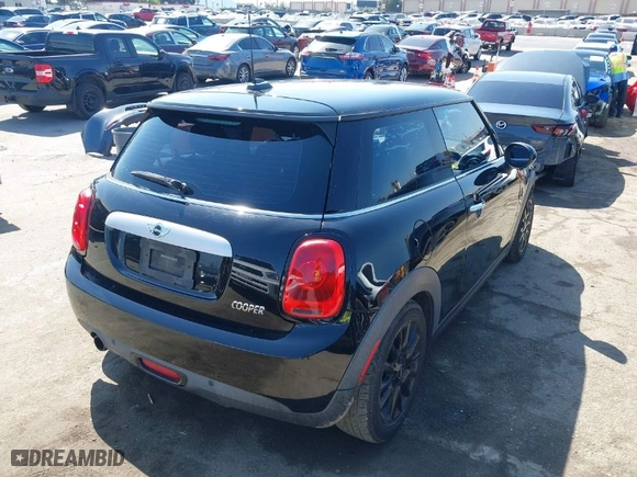 2015 MINI Cooper Hardtop with VIN WMWXM5C51FT941078, listed as a IAAI auction lot 41978808 with 62,682 mi miles. Bid and sale history available at carsss.com. Image 4.