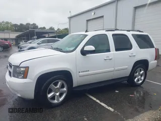 2009 Chevrolet Tahoe 2LT z VIN 1GNFC23059R217780, wystawiony jako IAAI lot #42334678 z przebiegiem 136 182 mil mil oraz . Historia ofert i sprzedaży dostępna na DreamBid. Obrazek 14.