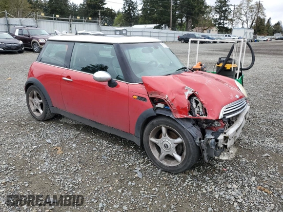 2004 MINI Hardtop with VIN WMWRC33464TJ54261, listed as a Copart auction lot 55150205 with 212,636 mi miles and Salvage Title. Bid and sale history available at DreamBid. Image 4.