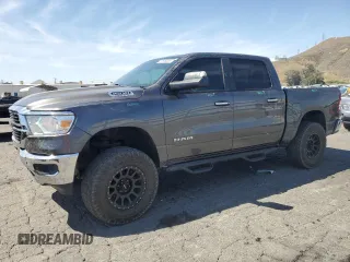 2019 Ram 1500 Big Horn z VIN 1C6RREFT7KN650890, wystawiony jako Copart lot #57596005 z przebiegiem 75 711 mil mil oraz Szkoda całkowita • Salvage title. Historia ofert i sprzedaży dostępna na DreamBid. Obrazek 1.