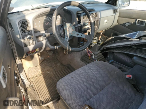 1996 Nissan Frontier XE z VIN 1N6SD16S4TC308641, wystawiony jako Copart lot #77328574 z przebiegiem Nie podano mil oraz Szkoda całkowita • Salvage title. Historia ofert i sprzedaży dostępna na DreamBid. Obrazek 8.