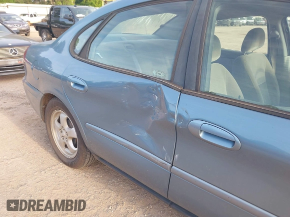 2006 Ford Taurus SE with VIN 1FAFP53U26A179541, listed as a IAAI auction lot 42000612 with 214,881 mi miles. Bid and sale history available at carsss.com. Image 6.