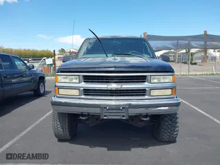 1999 Chevrolet Suburban with VIN 3GNFK16R6XG252736, listed as a IAAI auction lot 41897003 with 140,081 mi miles. Bid and sale history available at carsss.com. Image 6.