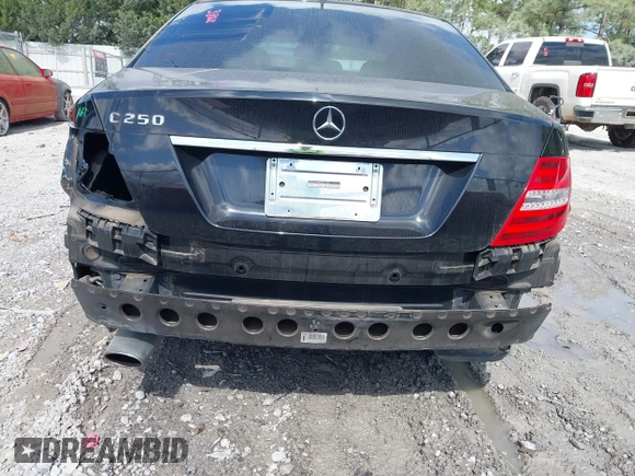 2014 Mercedes-Benz C 250 Sport z VIN WDDGF4HB0EA966267, wystawiony jako IAAI lot #42133802 z przebiegiem 62 494 mil mil oraz . Historia ofert i sprzedaży dostępna na DreamBid. Obrazek 6.