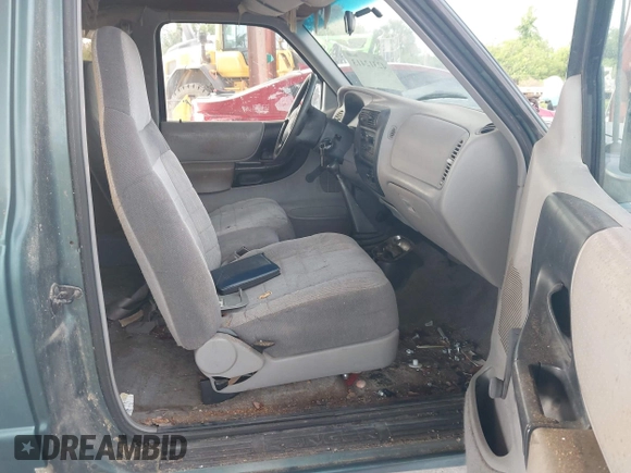 1996 Ford Ranger XL z VIN 1FTCR14AXTTA10663, wystawiony jako IAAI lot #42312413 z przebiegiem 104 211 mil mil oraz . Historia ofert i sprzedaży dostępna na DreamBid. Obrazek 5.